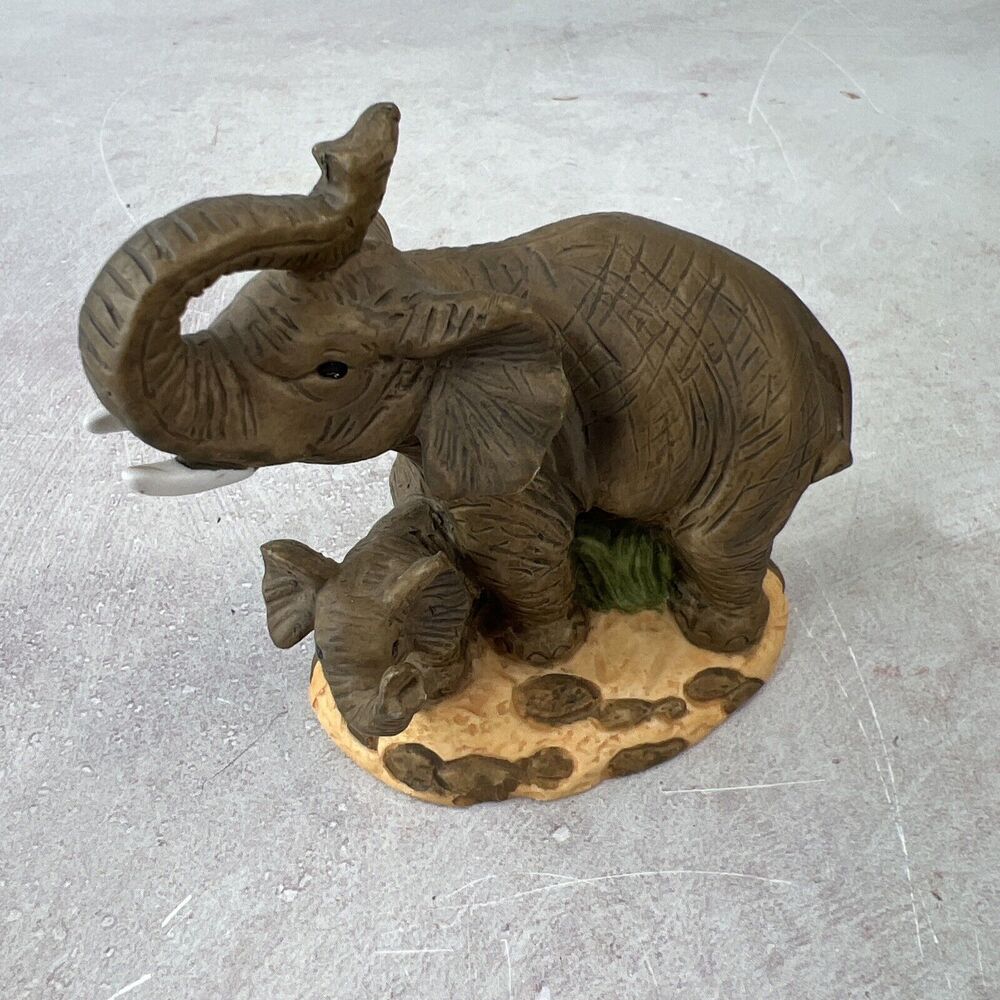 Mama & Baby‎ Elephant Figurine